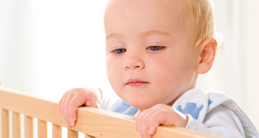 Baby, crib, hand, gaze.