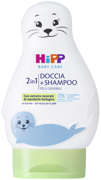 Un flacone bianco con tappo verde, contenente un prodotto per la cura dei bambini etichettato "2in1 DOCCIA + SHAMPOO PELLI SENSIBILI" con un sigillo grafico blu e testo in italiano.
